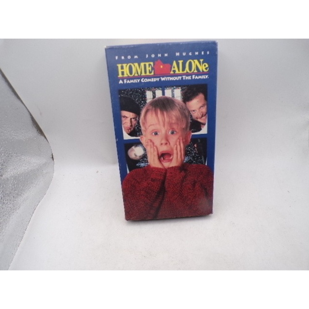 Home Alone VHS 1990 Movie Macaulay Culkin John Hughes Family Comedy Retro Tape